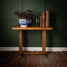 Load image into Gallery viewer, Solid Oak Side Table