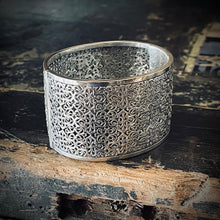 Load image into Gallery viewer, Late Victorian Silver Cuff Braclet (unmarked)