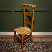 Load image into Gallery viewer, Dutch prayer chair (bidstoel / bidbankje) with rush seat.
