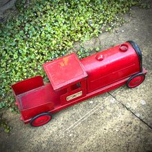 Load image into Gallery viewer, 1950s Tri-ang Red Train
